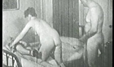 Freckle顔クレオが指Fucks彼女のジューシーな滑りカメラ! 素人 地味